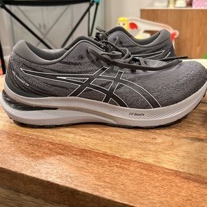 Asics gel-kayano 29 men’s brand new grey sneakers.  Brand new never worn.
